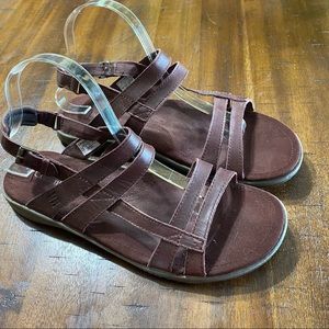 Columbia Sz 10 Tilly Jane Leather Flat Strap Sandal